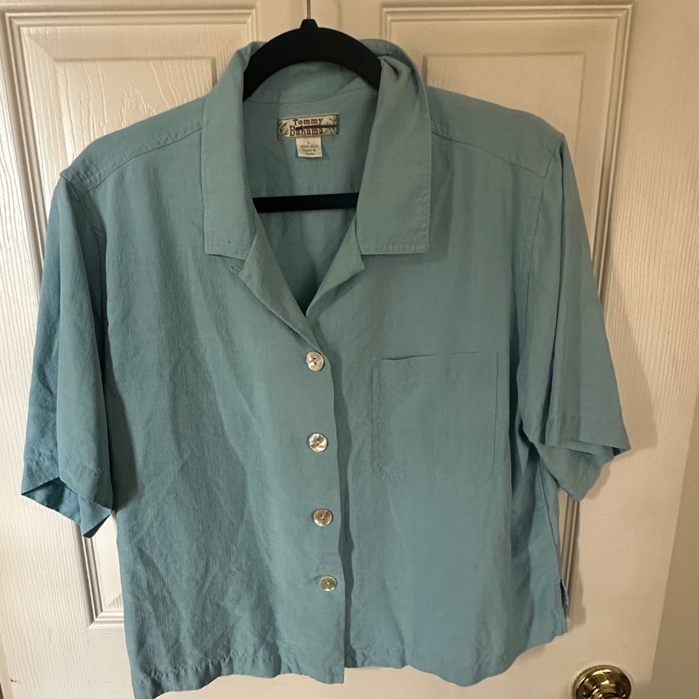 Tommy Bahama Light Blue Short Sleeve Button Front Blouse
